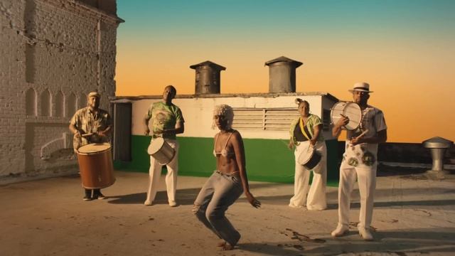 IZA - Gueto (Videoclipe Oficial) смотреть онлайн