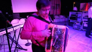 ЭРИК БУВЕЛЬ, ИГРАЕТ НА ФРАНЦУЗСКОМ БАЯНЕ КАВАНЬОЛО