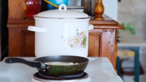 БАБУШКА НАПЕКЛА ПИРОГОВ _ ЧИСТИМ ОГРАДУ И ПОМОЩЬ СОСЕДУ