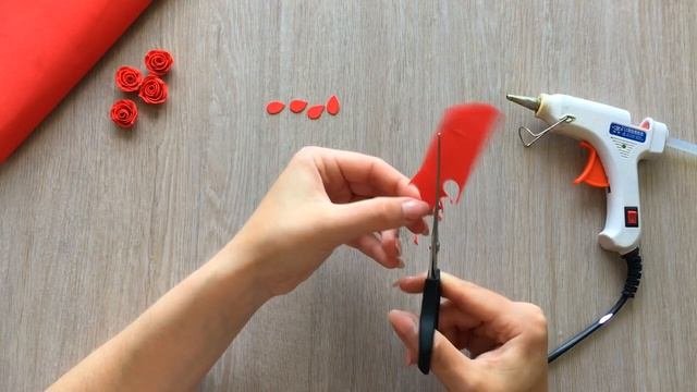 Декор свадебных бокалов своими руками. Мастер-класс окрашивание бокалов, маленькие розы из фоамиран
