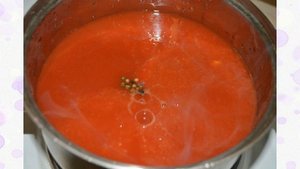 Залил огурцы томатным соком, получил лечо на минималках. Маринуем огурцы в томатном соке, два в