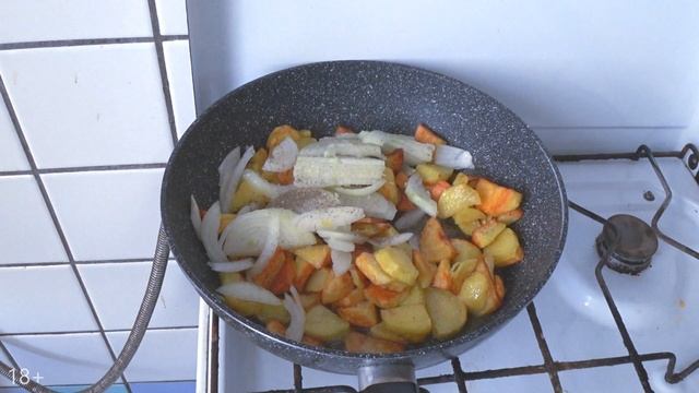 Теперь жареную картошку готовлю только так - жареная картошка с томатной пастой (Субтитры)