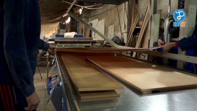 ТЕРМО-ВАКУУМНЫЙ ПРЕСС С ВЕРТИКАЛЬНЫМ ПОДЪЕМОМ ТЕРМОМОДУЛЯ КОРСТ PM3000 смотреть онлайн