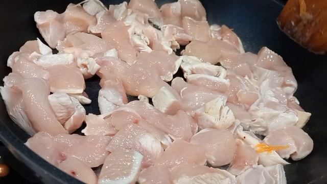 Баклажанные пальчики с курицей, закусочный, сытный салат!! смотреть онлайн