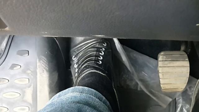 Скрип педали сцепления на Renault Sandero 2 Движок: K4M842 Коробка:JH3. смотреть онлайн