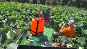 СОБРАЛ ВСЕХ И УВЁЗ НА РЫБАЛКУ! СЕМЬЁЙ ЖИВЁМ НА МЕГА КАТЕРЕ У ОСТРОВОВ. САЗАН НА ЖМЫХ, КВОК НА СОМА,