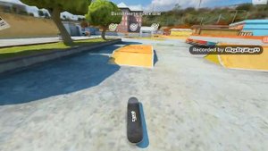 Играю в игру ТРЮКИ НА СКЕЙТБОРДЕ!