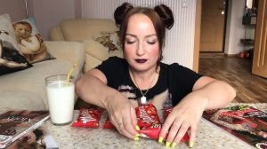 MUKBANG Конфеты Maltesers с молоком / Maltesers and milk / 사탕과 우유 / 쇼를 먹기