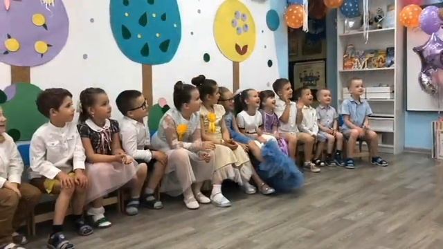 Трогательный выпускной в детском саду Детская страна на Б.Очаковской (Москва)