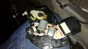 Работа фиксатора замка двери ford mondeo 4