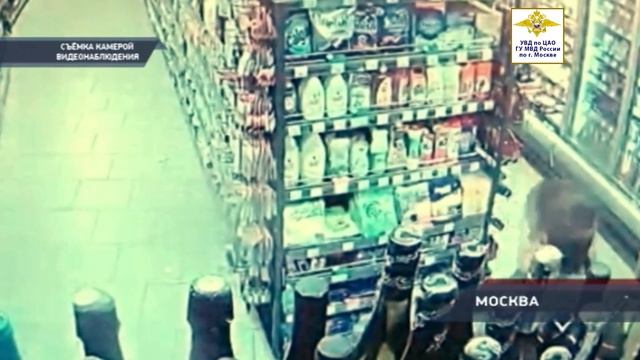 В центре Москвы столичные оперативники задержали подозреваемых в грабеже