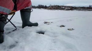 КАРАСЬ ИДЁТ ❌ Зимняя рыбалка в Башкирии #15