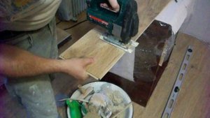Как резать ламинат электролобзиком