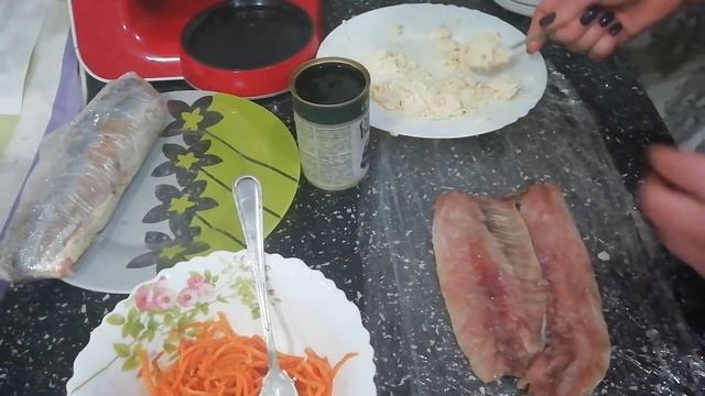 Рулет из сельди с начинкой. Вкусный и простой в приготовлении.
