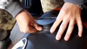 Клеем Рым и стелим ковролин в ПВХ лодку