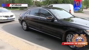 Ребенок за рулем мерседеса.