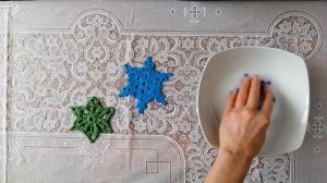 Как придать жесткость вязанным крючком  снежинкам