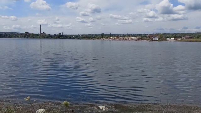 Славянск 23 июля 2023 — отдыхающие на славкурорте.