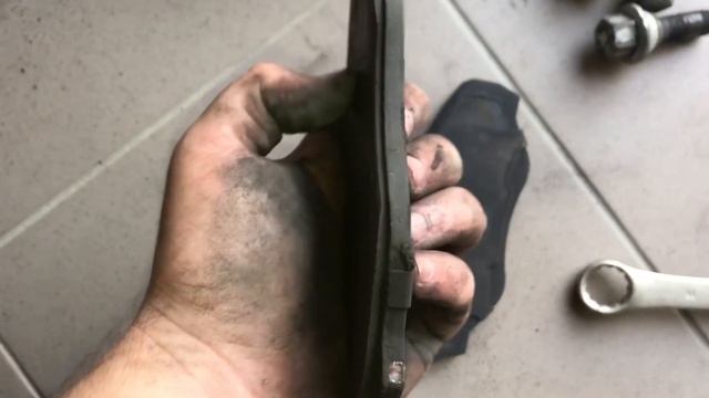 Замена передних тормозных колодок Trafic. Vivaro. Primasrar. Brake pads changing Trafic!