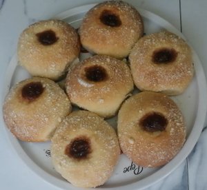 Сдобные булочки со штрейзелем и повидлом