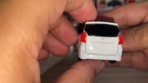 1st Tomica Unboxing (Toyota Avanza Veloz)