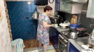 Гости на пороге! Варю, чищу.