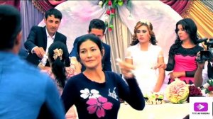 Парень зажигает на свадьбе