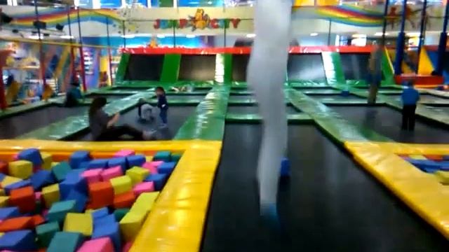 Батут, сальто назад смотреть онлайн