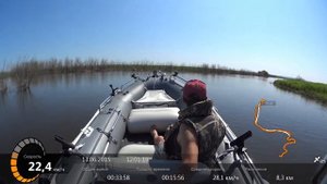 Надувная лодка GLADIATOR E420 НДНД +Suzuki DF20A в доспехах выходит на арену (тест скорость)
