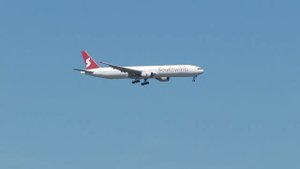 На посадку в Шереметьево заходит Boeing 777-300 авиакомпании "Southwind Airlines" #video