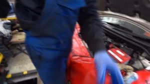 Nissan Tiida. Замена дроссельной заслонки.