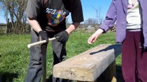 Брутальная скамейка из старого деревянного слэба.