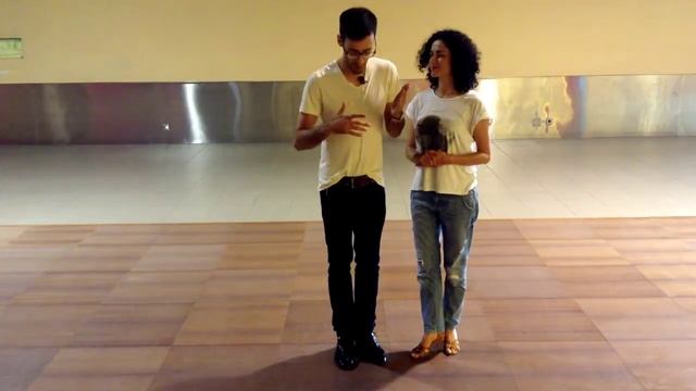 Aprender Kizomba - Como Fazer o Passo Básico Correctamente смотреть онлайн