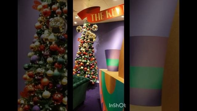 Красиві новорічні іграшки