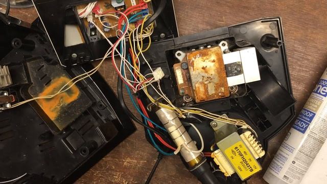 Taking apart an Air-O-Swiss AOS 7142 Ultrasonic Humidifier - Part 2 смотреть онлайн