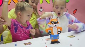 Поймай Лиса Спасите Цыплят🦊 Настольная игра челлендж ХИТРЫЙ ЛИС без штанов / emily family challenge