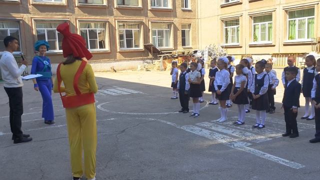 Катя и Настя.Настя пошла в первый класс.Магнитогорск.Школа54 смотреть онлайн