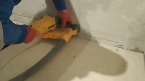 Резка штроб с пылесосом. Болгарка dewalt с насадкой и пылесос karcher.