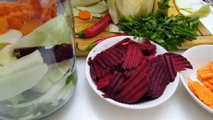 СОЛЮ  КАПУСТУ, СВЕКЛУ и МОРКОВЬ НА ЗИМУ с Яблочным уксусом. Маринованная ХРУСТЯЩАЯ ? Попробуйте