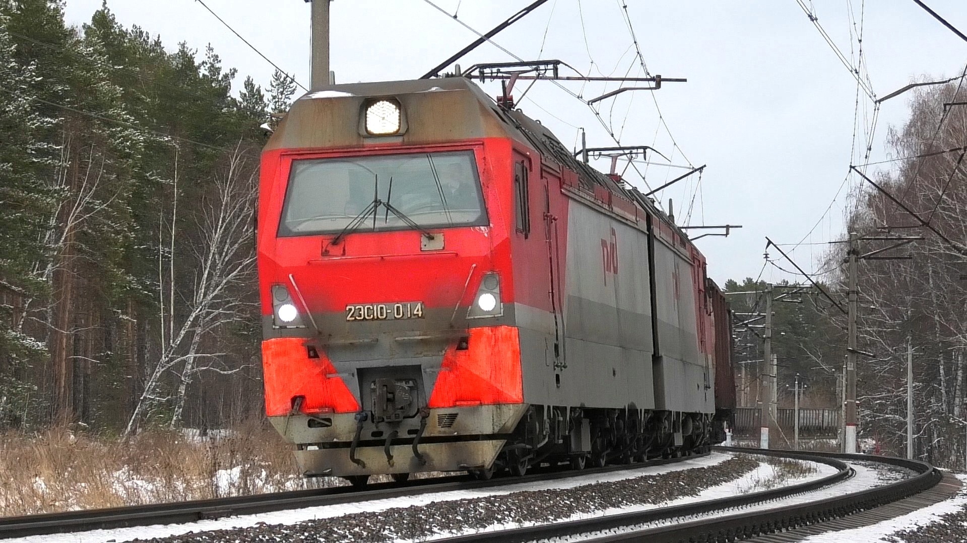 2ЭС10-014 "Гранит" с грузовым поездом