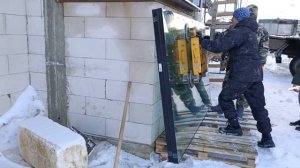 Выносной монтаж окон на пластинах, угловые окна с зубом на стеклопакете без вертикальной перемычки