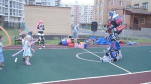 О́птимус Прайм  приходит в гости