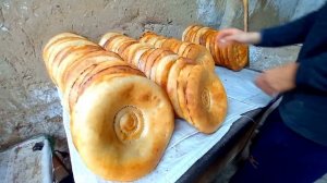 700 - 800 шт в день | лепёшки в тандыре | как делает узбекский лепёшки из тандира