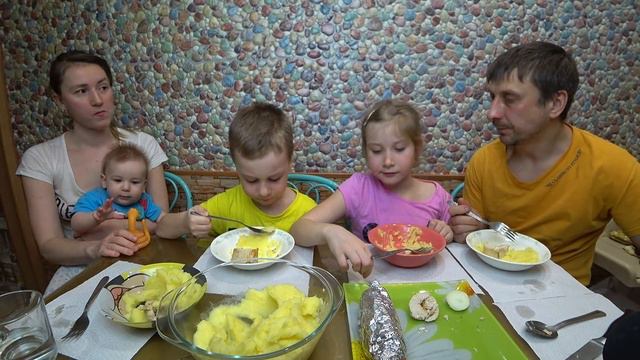 МУКБАНГ КУРИНЫЕ РУЛЕТИКИ С ТОЛЧЁНКОЙ | MUKBANG CHICKEN ROLLS WITH MASHED POTATOES #мукбанг #mukbang смотреть онлайн