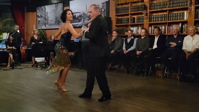 Raquel Makow and Pancho Martinez Pey - rock & roll at Milonga Chez Nous on April 13, 2023 смотреть онлайн