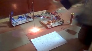 LC резонанс плюс волновой тесла качера. Ток в емкость. Резонансный заземлитель. Схема