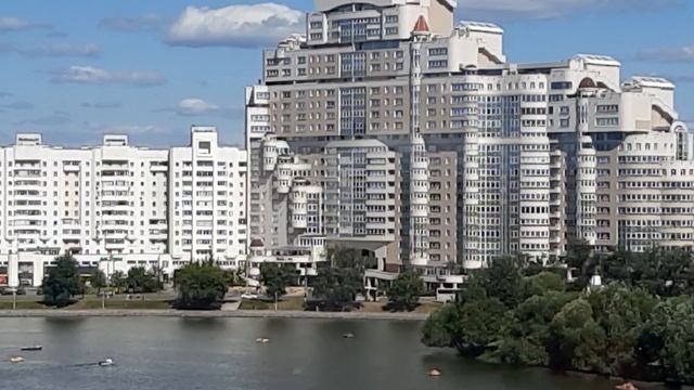 фастфуд зона с выходом на открытую площадку на крыше трц galleria минск красивый вид.mp4