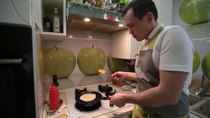 Простой рецепт жареных яиц