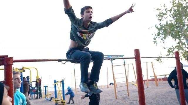 Топ 30 элементов воркаута от лёгких к самым сложным смотреть онлайн