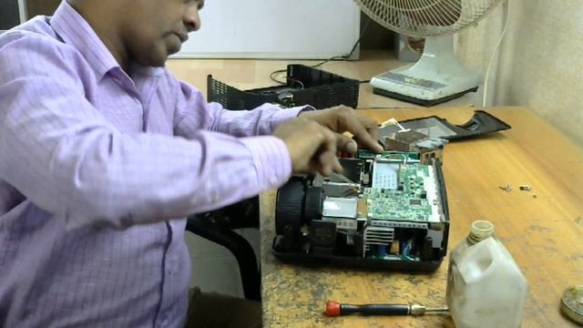 infocus in 114 projector, problem is servicing